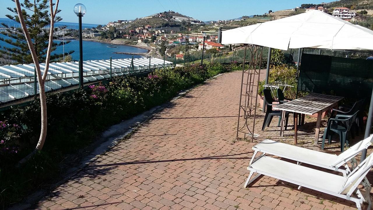 Villa Del Mare Ligure Terme & Spa Piscina A 37 Gradi Санто-Стефано-аль-Мар Экстерьер фото